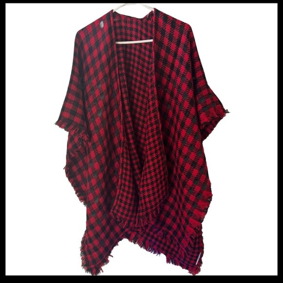 Andree by Unit Red & Black Plaid checkered Fringe shawl Poncho one size acrylic - Picture 1 of 7